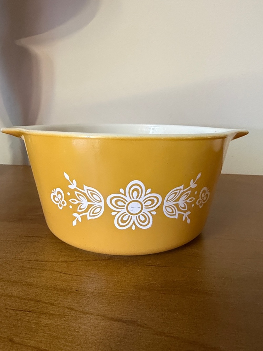 Vintage Pyrex Butterfly Gold 1-quart  Casserole Bowl (model #473)